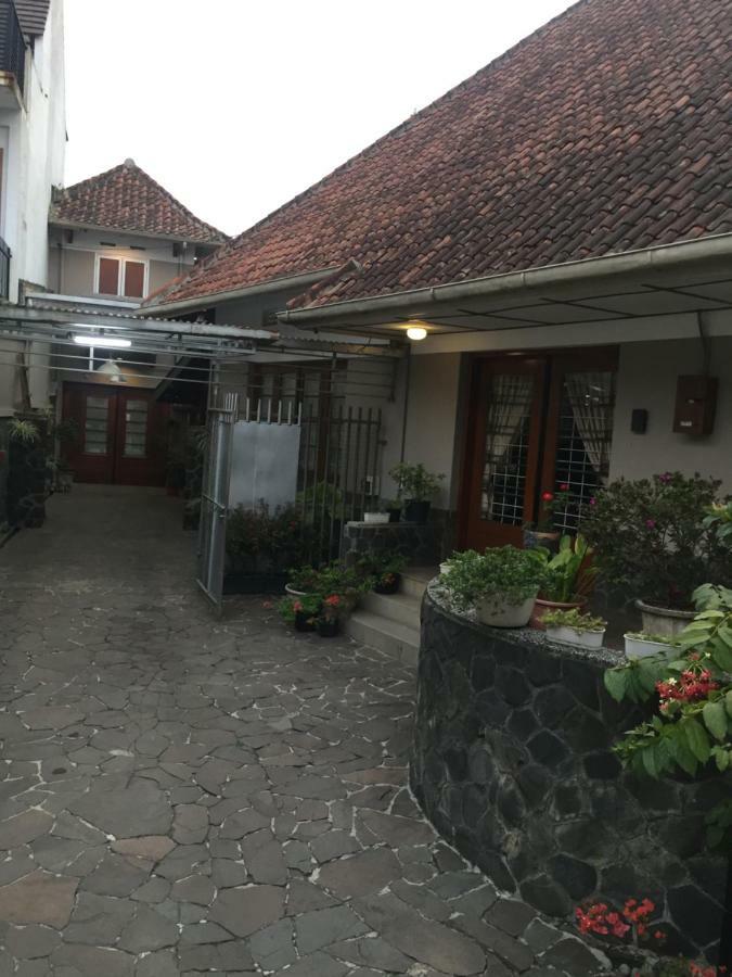 De Riau Guesthouse Bandung Dış mekan fotoğraf